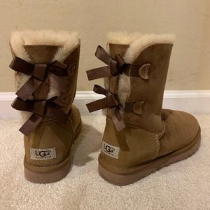 UGG BAILEY BOW BOOT - CHESTNUT - SIZE 7